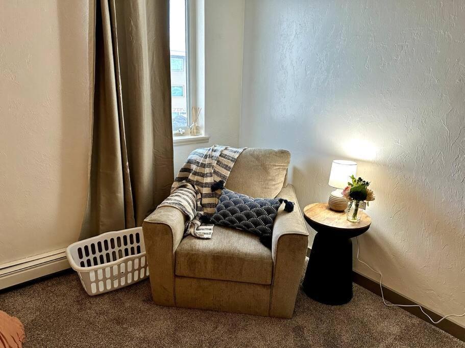 Comfortable 2Br Apt Central Fairbanks Exteriör bild