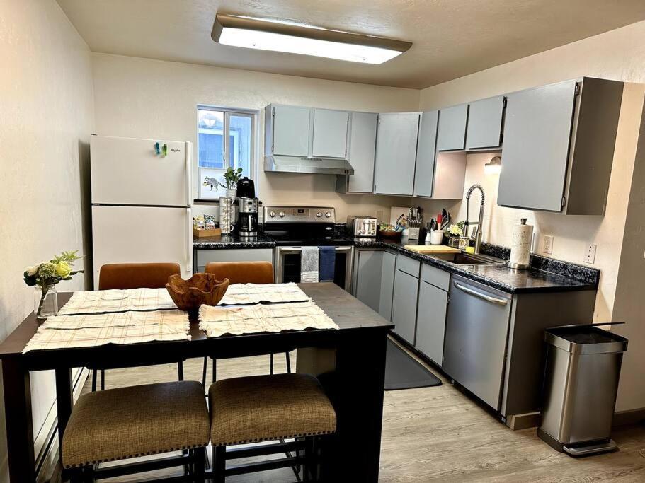 Comfortable 2Br Apt Central Fairbanks Exteriör bild